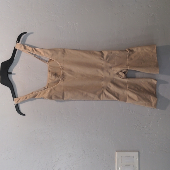 ASSETS BY SPANX FULL BODY SHAPEWEAR - Picture 1 of 11